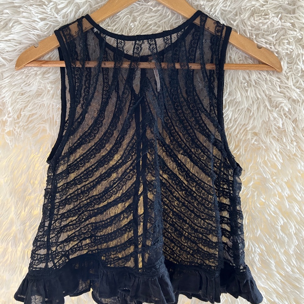 Free people top lace embroidery closure back with button Sz Xs sleevesles